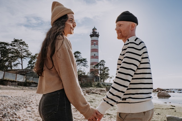 pexels-cottonbro-5081530 5 zmysłowych bluzek z klasą