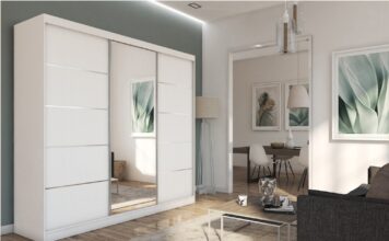 szafa trzydrzwiowa z lustrem