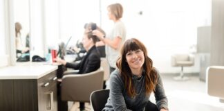 Naturalne sposoby na suche i zniszczone włosy