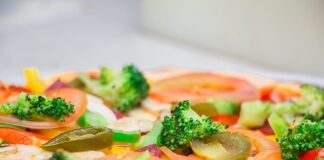 Kto może otrzymać dodatek do emerytury po 65 roku życia?