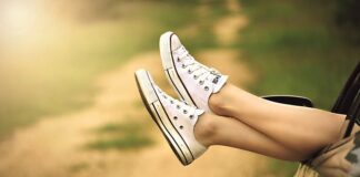 Czy samochód może stać na kapciu?