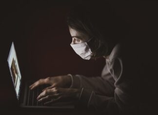 Na jaką odległość skacze pchła?