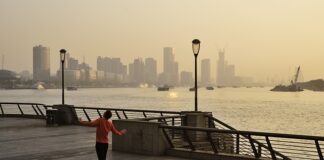 Dlaczego po piciu alkoholu waży się mniej?