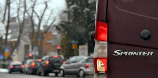 Czy można jeździć autem bez nakrętki na wentyl?