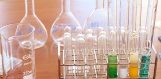 Czy związki kowalencyjne rozpuszczają się w wodzie?